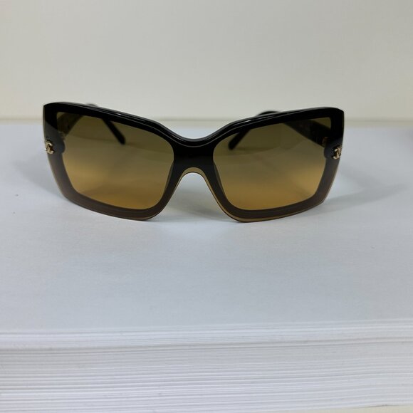 Authentic Chanel logo sunglasses with box& case main image 6